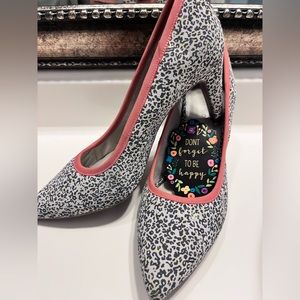 Logo Ditsy Animal Print Leather Yvonne Pointed Toe Pumps New Lori Goldstein